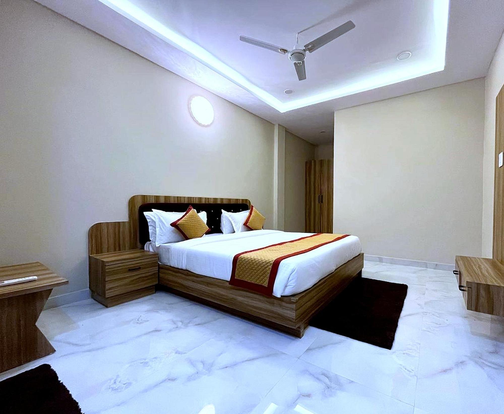 Hotel Vrinda Niddhivan ! Fully Ac, Prem Mandir At Walking Distance ! Just Near The Iskcon Temple Vrindāvan Zewnętrze zdjęcie