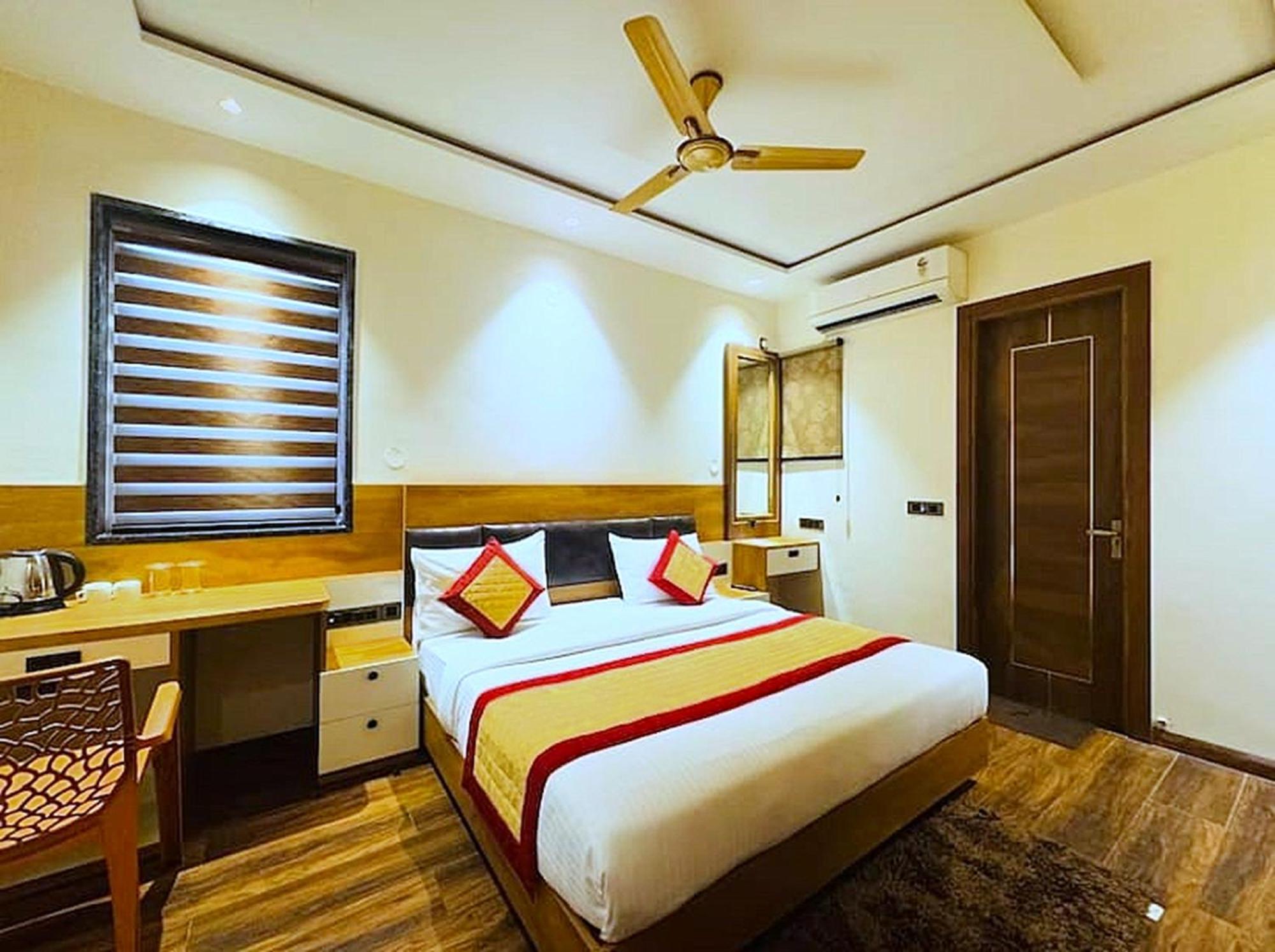 Hotel Vrinda Niddhivan ! Fully Ac, Prem Mandir At Walking Distance ! Just Near The Iskcon Temple Vrindāvan Zewnętrze zdjęcie